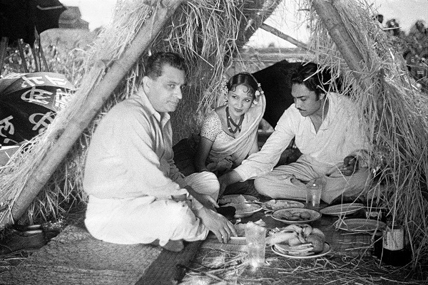 Himansu Rai, Devika Rani and Ashok Kumar on the sets of Franz Osten’s Izzat (1937). Himansu Rai, Devika Rani and Ashok Kumar on the sets of Franz Osten’s Izzat (1937).