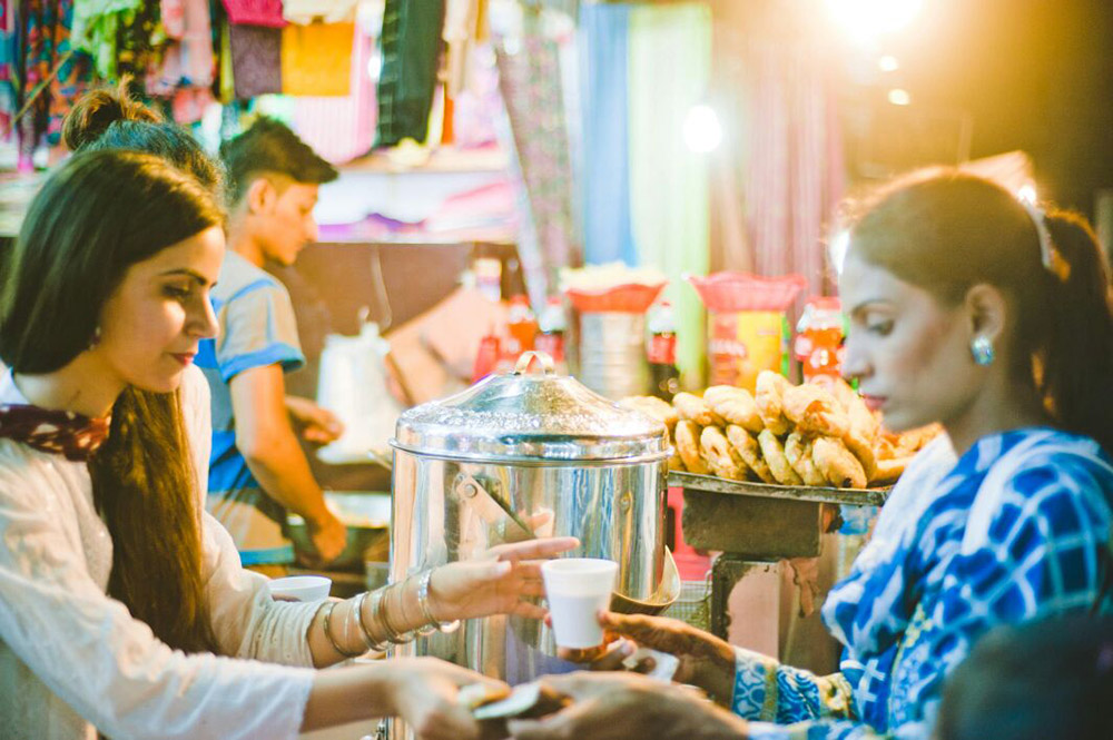 Behan(chai)chara corner in Lahore. Photo courtesy: Girls at Dhabas. Behan(chai)chara corner in Lahore. Photo courtesy: Girls at Dhabas.