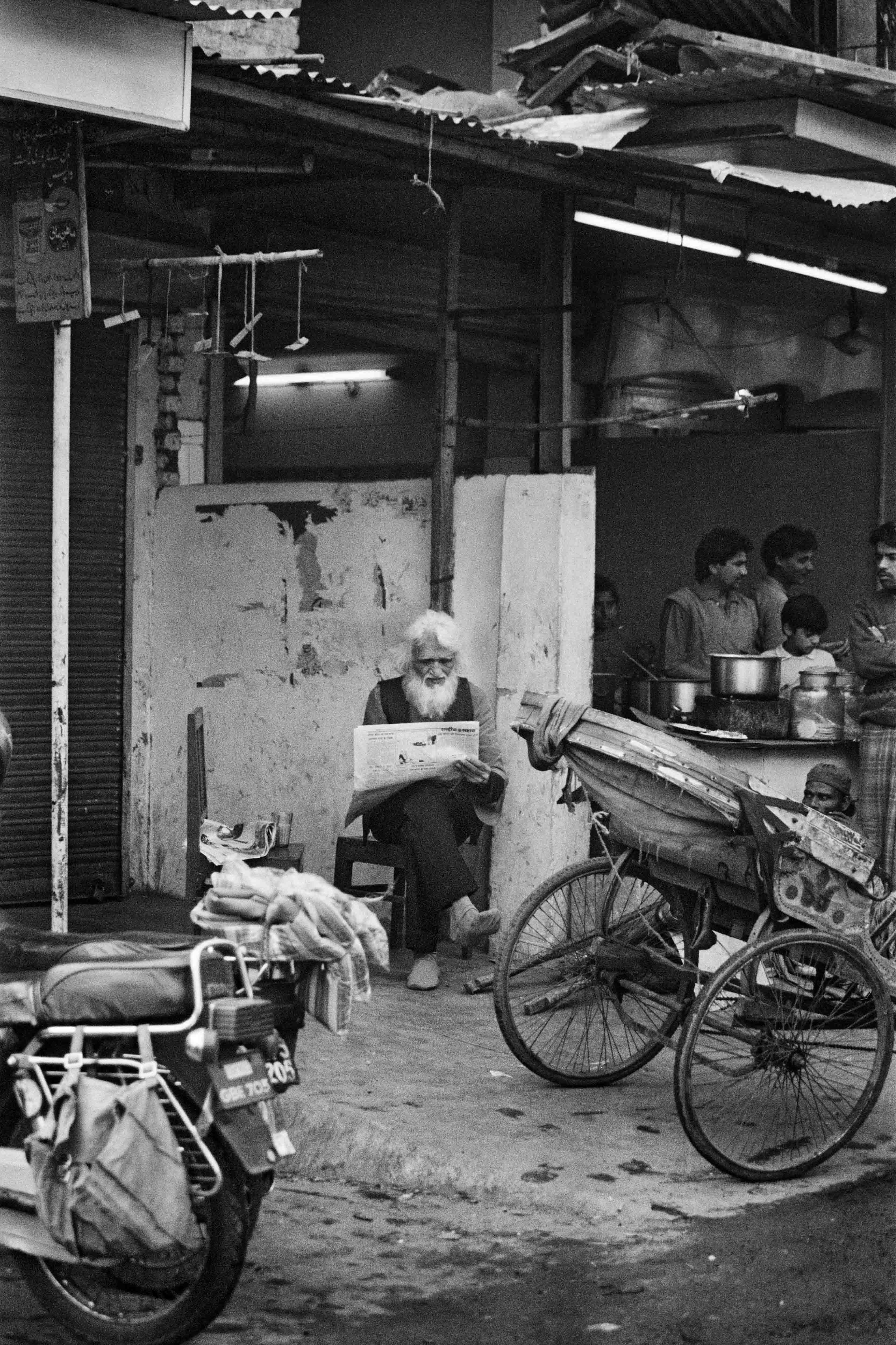 MF Husain in the lanes of Nizamuddin Basti. Image courtesy: Parthiv Shah. MF Husain in the lanes of Nizamuddin Basti. Image courtesy: Parthiv Shah.