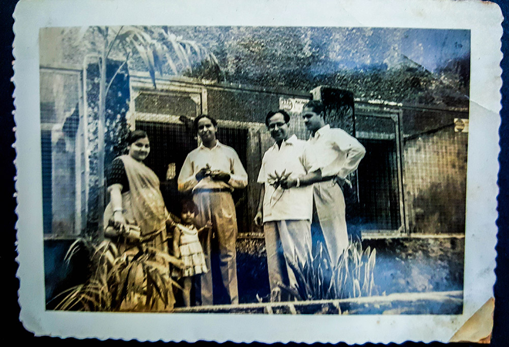 Sindhi family of WH Moorjani at the Dehiwela Zoo, circa 1955. Photo credit: Naresh Moorjani Sindhi family of WH Moorjani at the Dehiwela Zoo, circa 1955. Photo credit: Naresh Moorjani