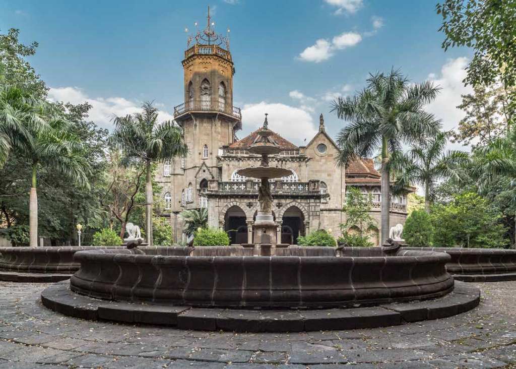 Garden Reach mansion, Pune. Credit: Surendra Kumar. Courtesy: Jewish Heritage of the Deccan, by Kenneth Robbins and Pushkar Sohoni, Jaico Books. Garden Reach mansion, Pune. Credit: Surendra Kumar. Courtesy: Jewish Heritage of the Deccan, by Kenneth Robbins and Pushkar Sohoni, Jaico Books.