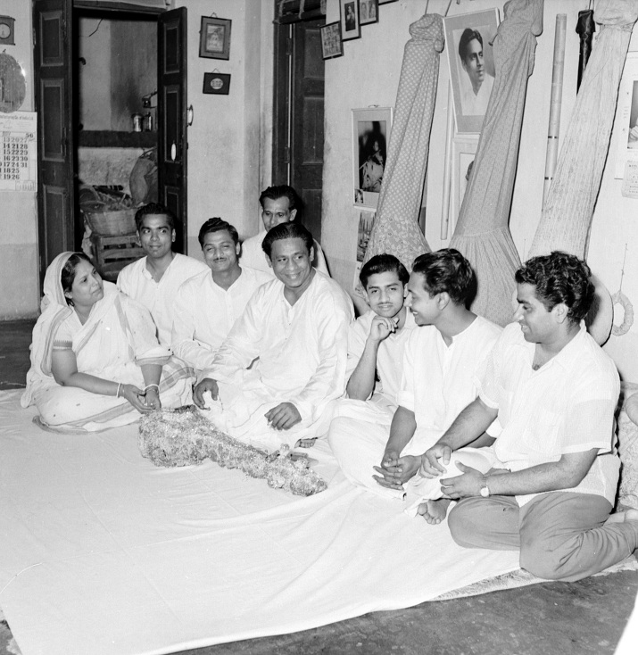 Parul Ghosh with Pannalal Ghosh and some of his disciples. Image credit: VG Karnad/Vishvas Kulkarni. Parul Ghosh with Pannalal Ghosh and some of his disciples. Image credit: VG Karnad/Vishvas Kulkarni.