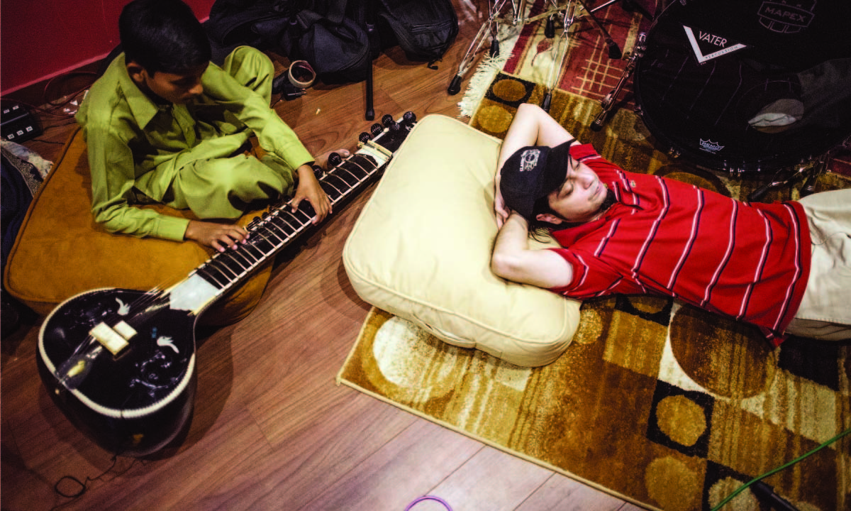 Sounds of Kolachi’s Faraz Anwar takes a break during rehearsals at the Elektric Room, a studio run by Bilal Brohi| Mohammad Ali, White Star Sounds of Kolachi’s Faraz Anwar takes a break during rehearsals at the Elektric Room, a studio run by Bilal Brohi| Mohammad Ali, White Star