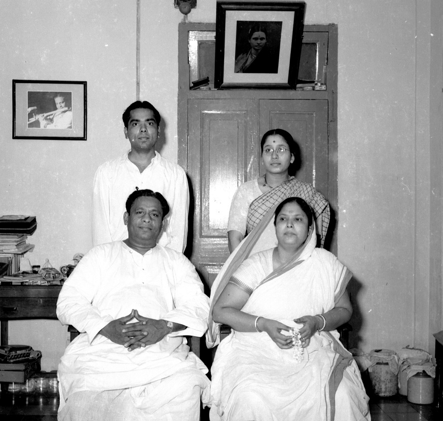Pannalal and Parul Ghosh (seated) with VG Karnad and his wife. Courtesy VG Karnad/Vishvas Kulkarni. Pannalal and Parul Ghosh (seated) with VG Karnad and his wife. Courtesy VG Karnad/Vishvas Kulkarni.
