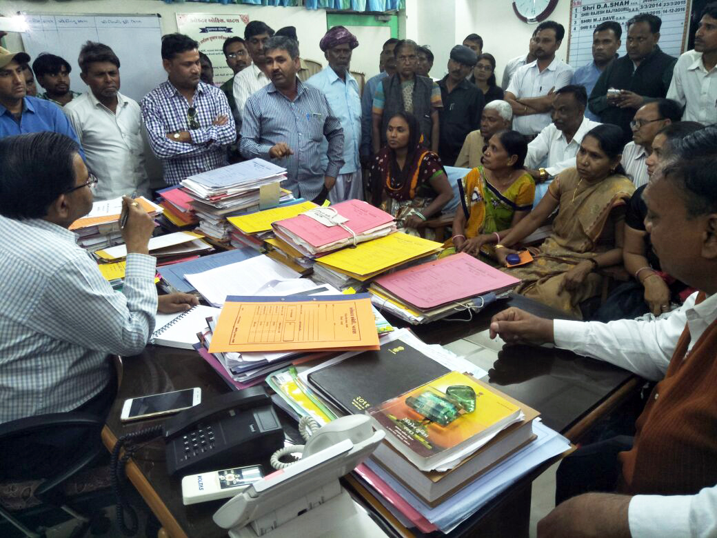 Villagers of Par meet the collector of Patan. Villagers of Par meet the collector of Patan.