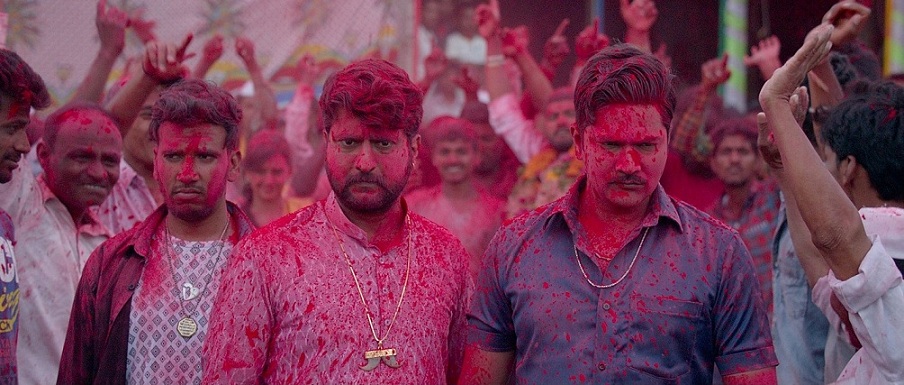 Jitendra Joshi (middle) in Baghtos Kay... Mujra Kar! Jitendra Joshi (middle) in Baghtos Kay... Mujra Kar!
