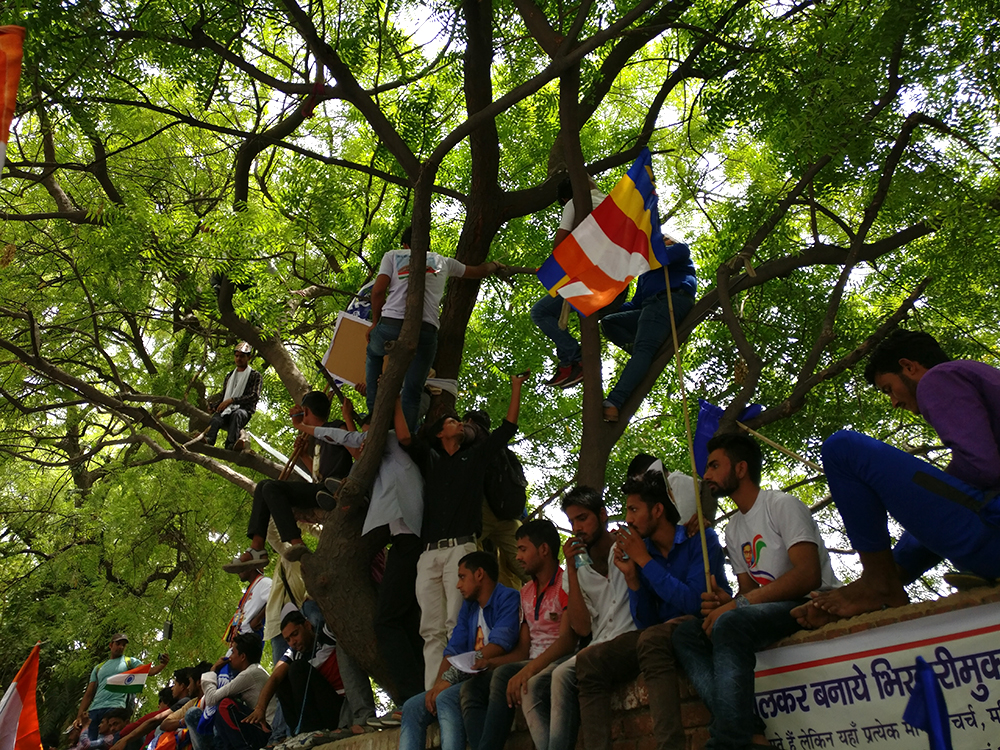 People perched up on the walls to hear Chandrashekar speak | Photo credit: Shoaib Daniyal People perched up on the walls to hear Chandrashekar speak | Photo credit: Shoaib Daniyal