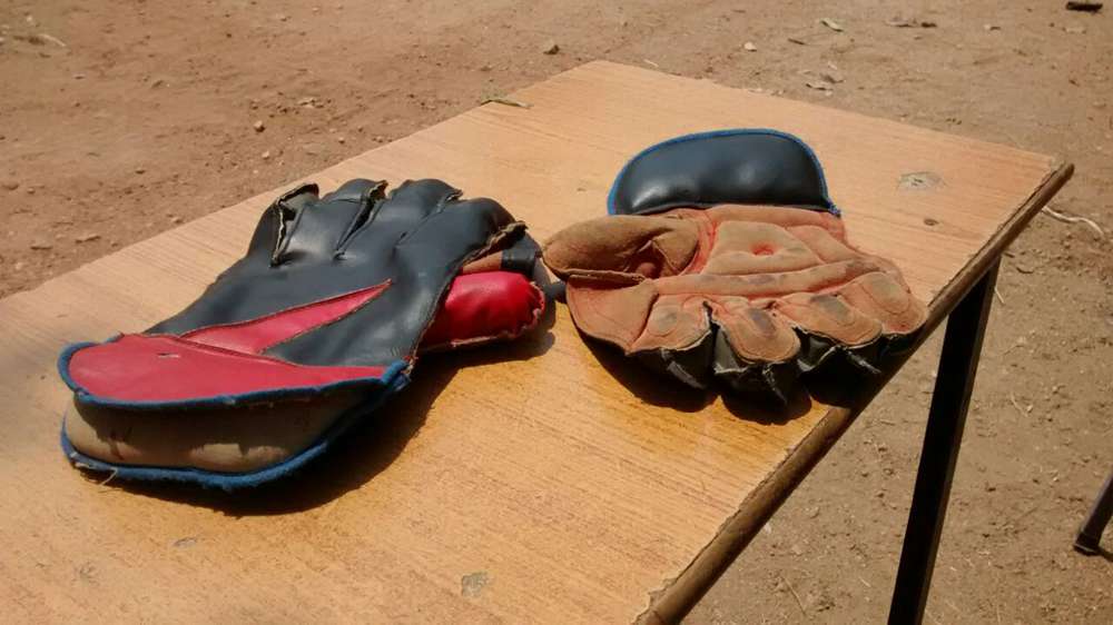 The common pair of gloves that everyone uses. The common pair of gloves that everyone uses.