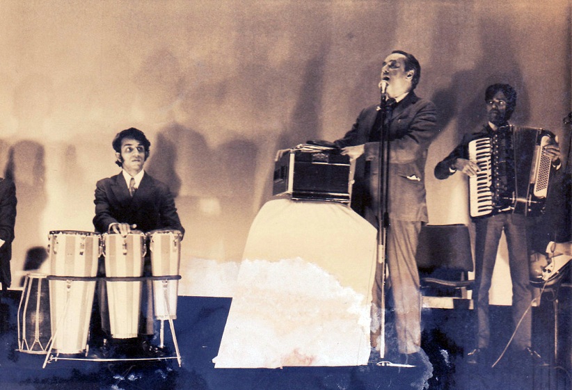 Babla with singer Mukesh at a stage show. Photo credit: Babla/Vaibhav Shah. Babla with singer Mukesh at a stage show. Photo credit: Babla/Vaibhav Shah.