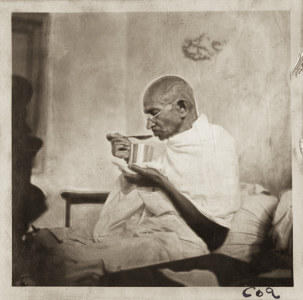 Mahatma Gandhi taking his last meal before his fast, March 1939 (Photograph by Kanu Gandhi / © Gita Mehta, heir of Abha and Kanu Gandhi) Mahatma Gandhi taking his last meal before his fast, March 1939 (Photograph by Kanu Gandhi / © Gita Mehta, heir of Abha and Kanu Gandhi)