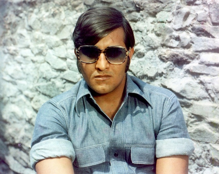 Vinod Khanna in Mere Apne (1971). Vinod Khanna in Mere Apne (1971).