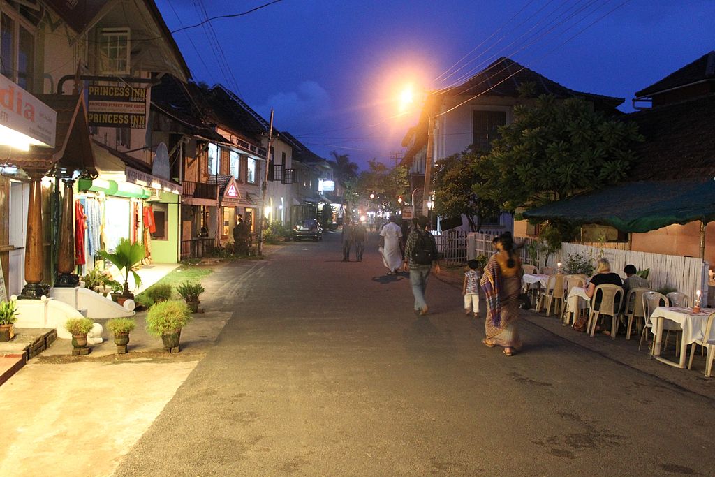 Princess Street. Credit: Wikimedia Commons/CC BY 3.0. Princess Street. Credit: Wikimedia Commons/CC BY 3.0.