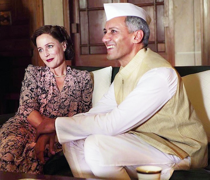 Edwina Mountbatten (Gillian Anderson) and Jawaharlal Nehru (Tanveer Ghani) in Viceroy’s House. Edwina Mountbatten (Gillian Anderson) and Jawaharlal Nehru (Tanveer Ghani) in Viceroy’s House.