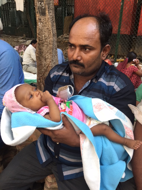 Antop Hill resident, Tayyaz Idrishi with his sick daughter. Photo: Priyanka Vora. Antop Hill resident, Tayyaz Idrishi with his sick daughter. Photo: Priyanka Vora.
