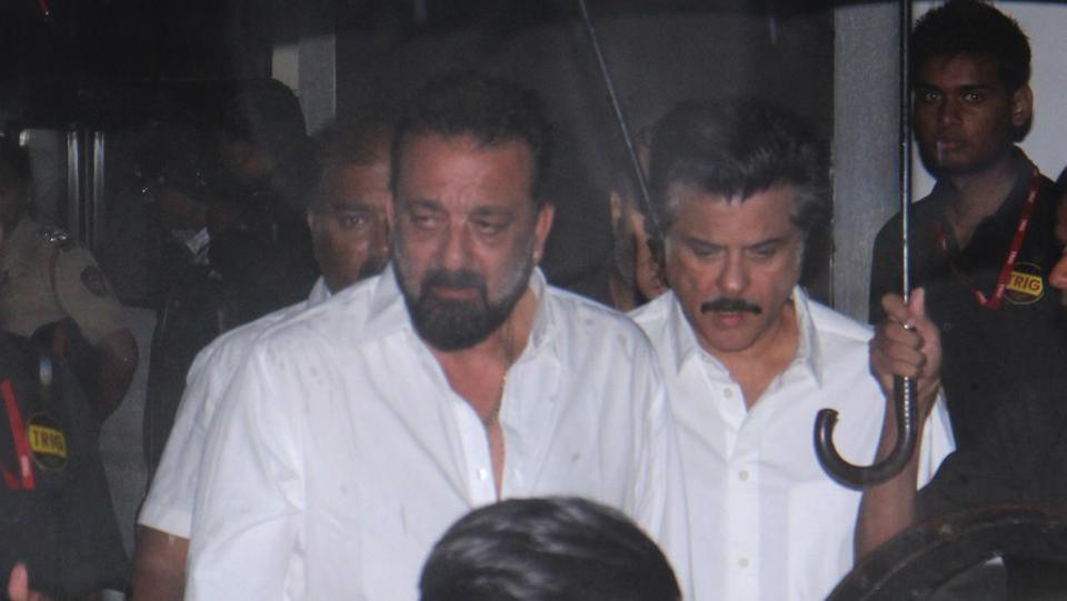 Actors Sanjay Dutt and Anil Kapoor seen at the funeral. (Image credit: HT Photo) Actors Sanjay Dutt and Anil Kapoor seen at the funeral. (Image credit: HT Photo)
