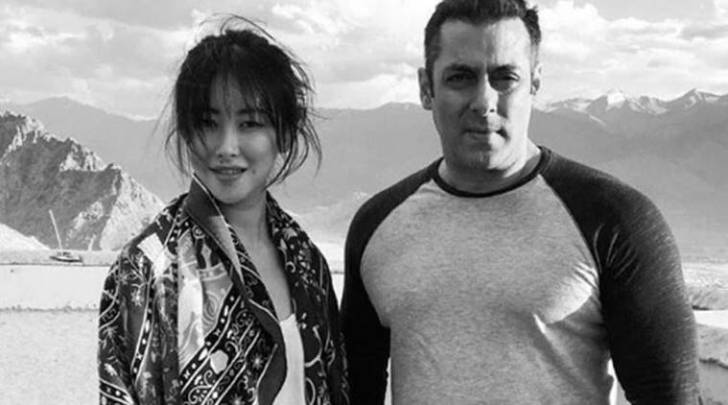 Zhu Zhu and Salman Khan on the sets of Tubelight. Zhu Zhu and Salman Khan on the sets of Tubelight.