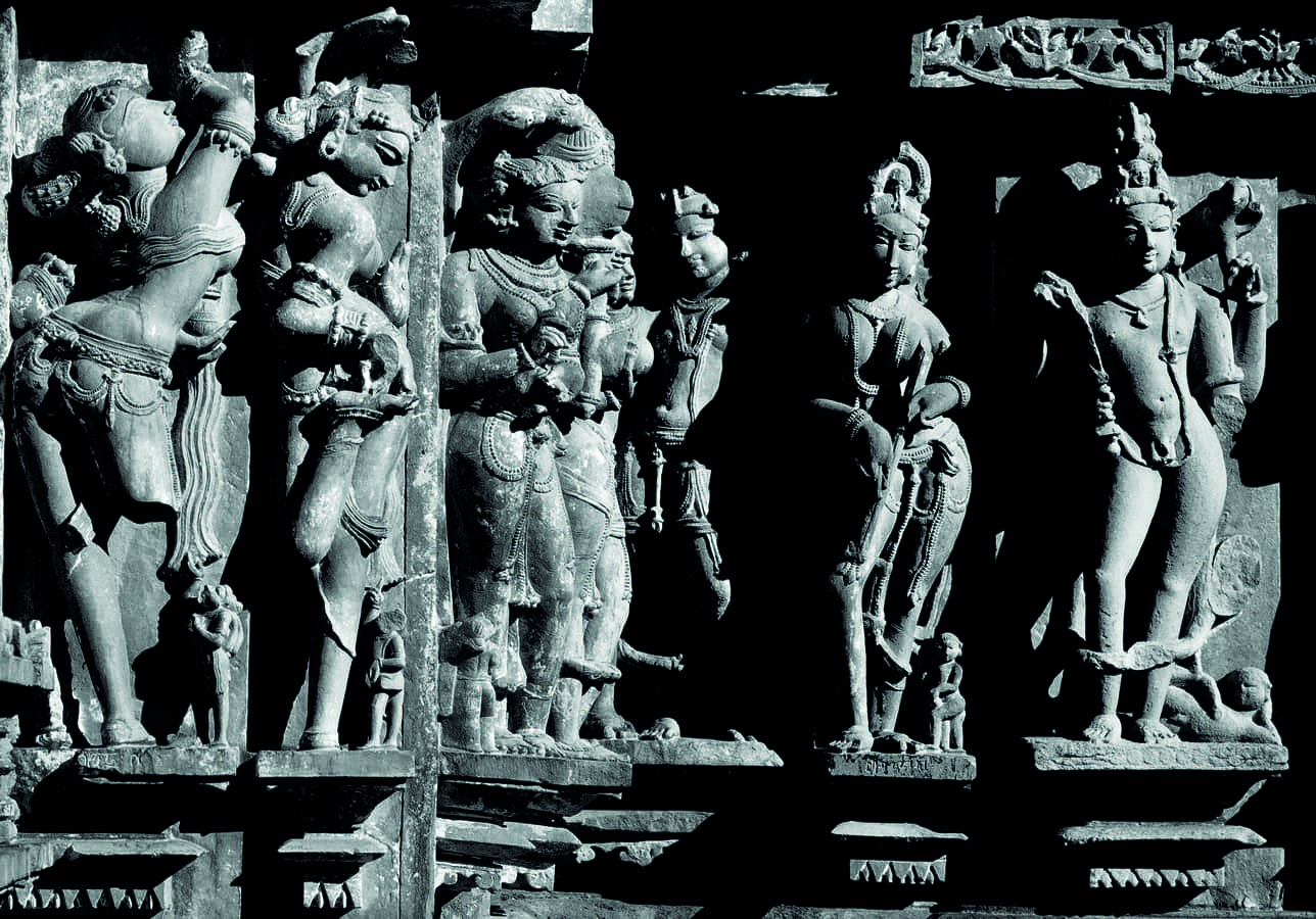 Vishwanatha Temple, 1978. (Photograph by Raghu Rai.) Vishwanatha Temple, 1978. (Photograph by Raghu Rai.)