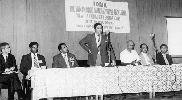 Yusuf Hamied addressing the Indian Drug Manufacturers Association, 1976. Yusuf Hamied addressing the Indian Drug Manufacturers Association, 1976.