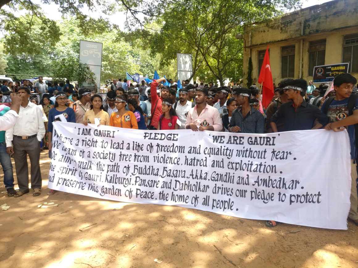 Students hold up a message condemning Gauri Lankesh's murder. (Credit: Rohan Venkat/Scroll.in) Students hold up a message condemning Gauri Lankesh's murder. (Credit: Rohan Venkat/Scroll.in)