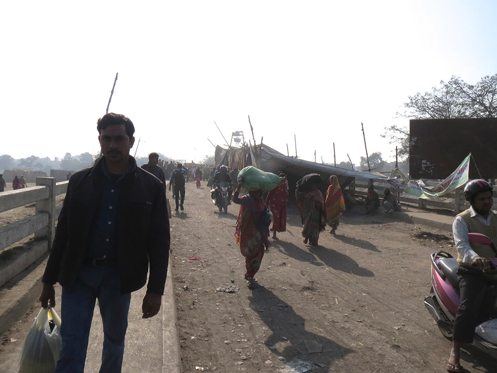 This tent on the bridge through which most of goods entering Nepal pass has become the main site of the economic blockade by Madhes protestors. Photo: Anumeha This tent on the bridge through which most of goods entering Nepal pass has become the main site of the economic blockade by Madhes protestors. Photo: Anumeha
