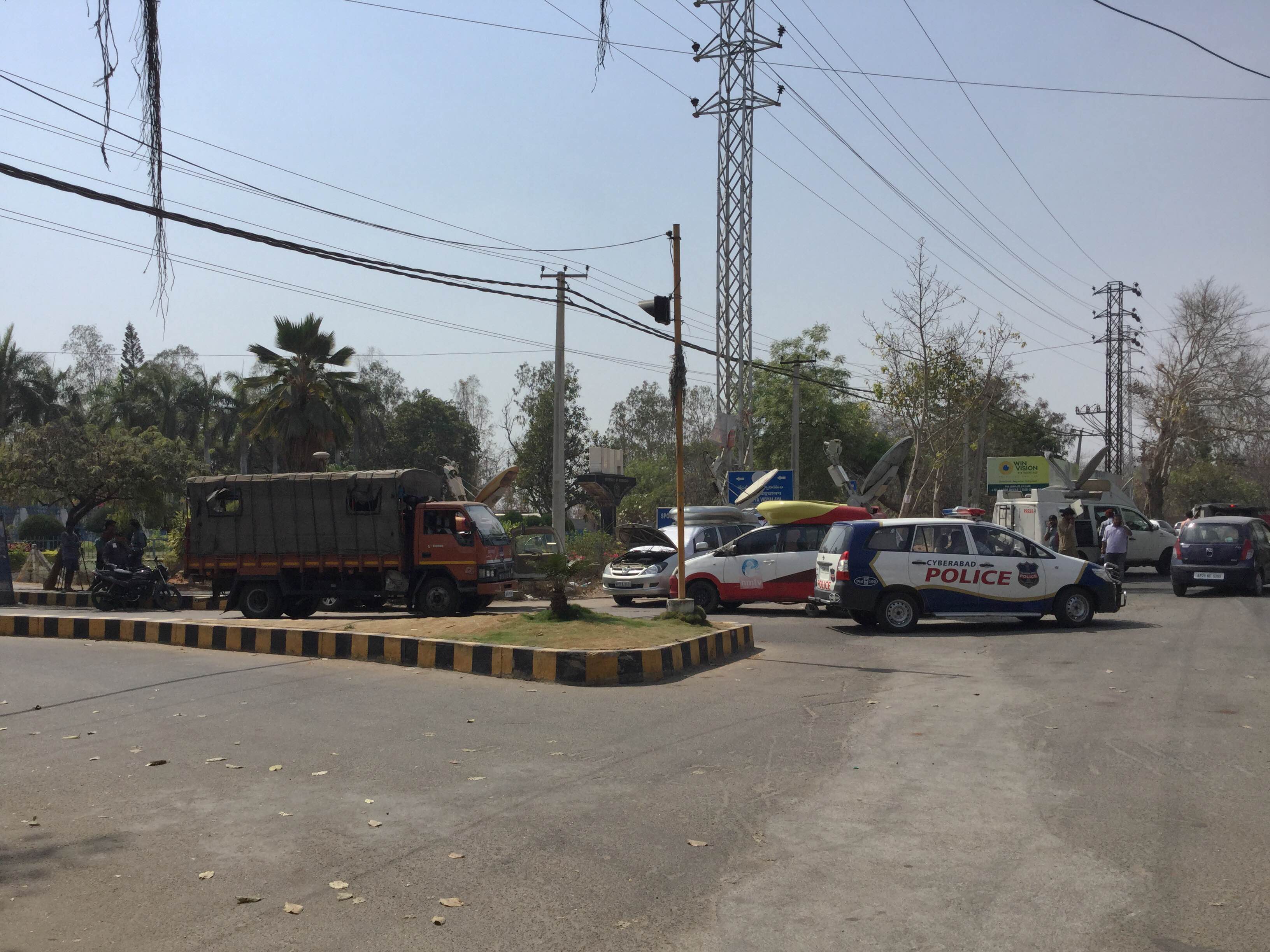Police presence outside campus. Photo: Ayesha Minhaz Police presence outside campus. Photo: Ayesha Minhaz
