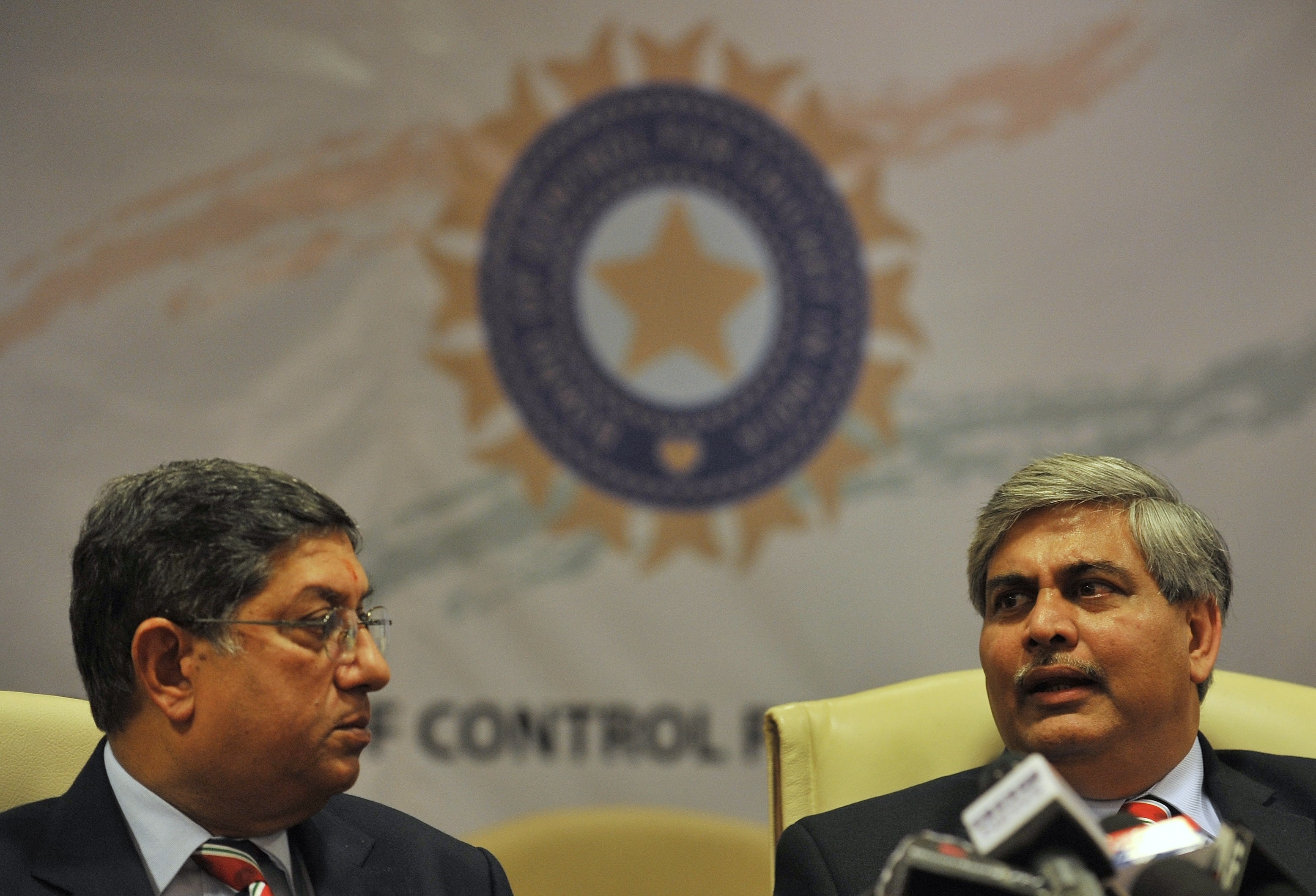 N Srinivasan (left) and his successor Shashank Manohar (Punit Paranjpe/AFP) N Srinivasan (left) and his successor Shashank Manohar (Punit Paranjpe/AFP)