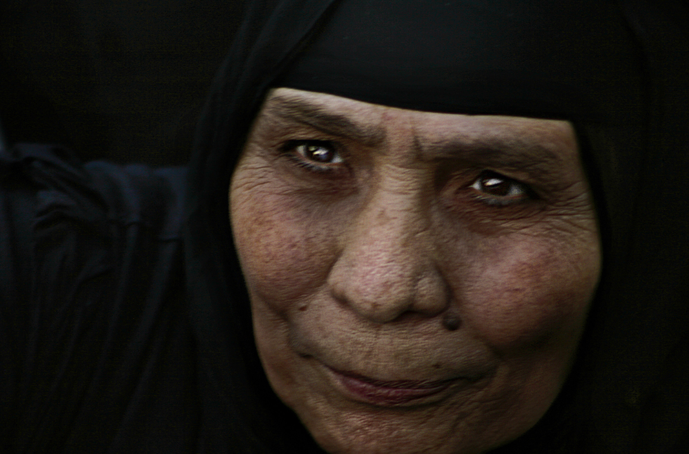 Faces of a Revolution #4: Faith – June 5, 2012, "In the Shadow of the Pyramids". Photo credit: Laura El-Tantawy Faces of a Revolution #4: Faith – June 5, 2012, "In the Shadow of the Pyramids". Photo credit: Laura El-Tantawy