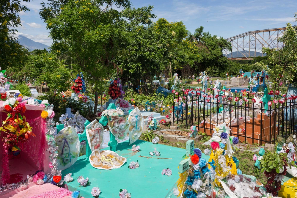 A graveyard in San Marcos Lempa, El Salvador. (Photo: Brett Gundlock) A graveyard in San Marcos Lempa, El Salvador. (Photo: Brett Gundlock)