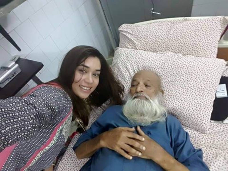 This 2015 selfie by Pakistani singer and actress Komal Rizvi with philanthropist Abdul Sattar Edhi, who was in hospital at the time, was panned for being disrespectful. This 2015 selfie by Pakistani singer and actress Komal Rizvi with philanthropist Abdul Sattar Edhi, who was in hospital at the time, was panned for being disrespectful.
