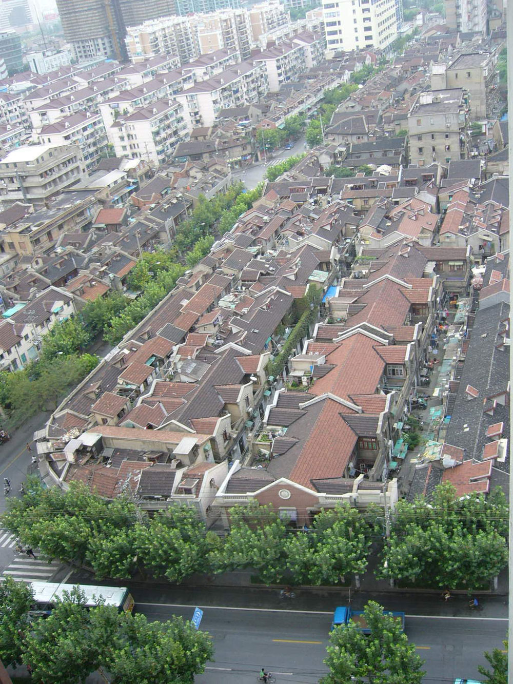 The hybrid shiku men housing at one time dominated Shanghai. The hybrid shiku men housing at one time dominated Shanghai.