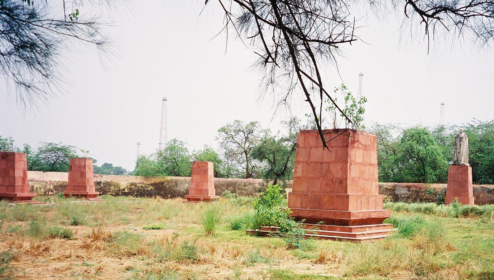 Empty plinths without their statues at the Coronation Grounds. (Credit: Nvvchar / Wikimedia Commons CC BY 3.0) Empty plinths without their statues at the Coronation Grounds. (Credit: Nvvchar / Wikimedia Commons CC BY 3.0)