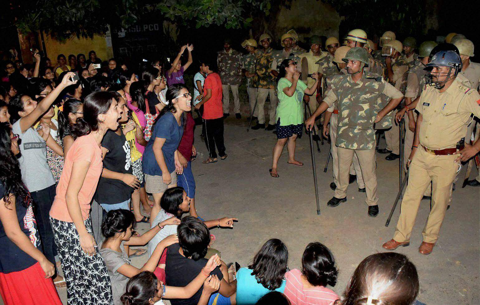 Students protest against the Banaras Hindu University’s handling of a sexual harassment complaint. Photo credit: PTI. Students protest against the Banaras Hindu University’s handling of a sexual harassment complaint. Photo credit: PTI.
