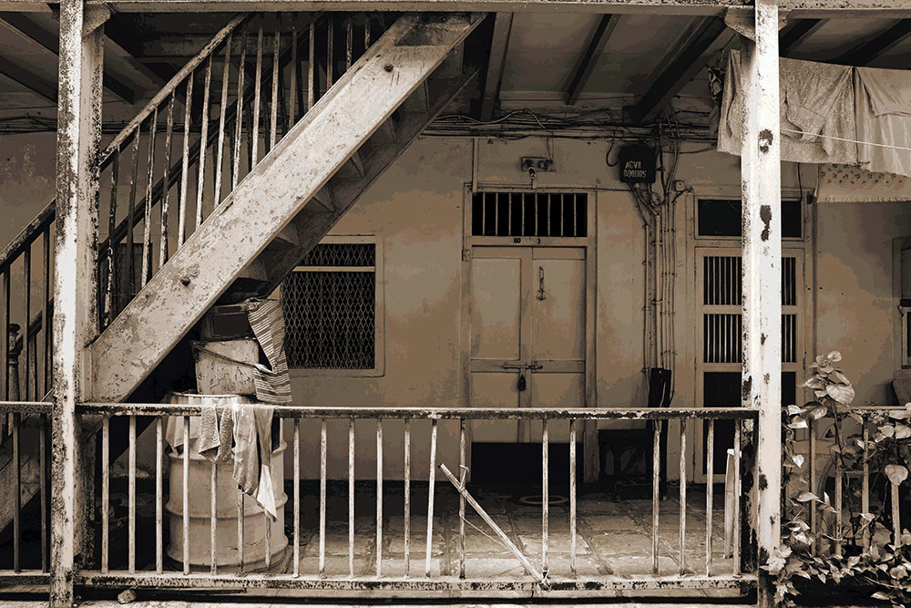 Mumbai's Kudaldeshkarwadi chawl, where Gaitonde grew up. Courtesy: Archives of Bodhana Arts and Research Foundation Mumbai's Kudaldeshkarwadi chawl, where Gaitonde grew up. Courtesy: Archives of Bodhana Arts and Research Foundation