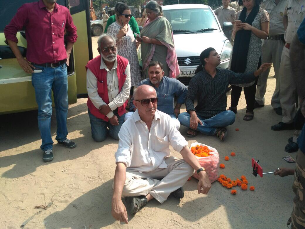 Harsh Mander sits on dharna in Behror, Rajasthan, after he is stopped from walking to the spot where Pehlu Khan was lynched. (Credit: Karwan e Mohabbat / Twitter) Harsh Mander sits on dharna in Behror, Rajasthan, after he is stopped from walking to the spot where Pehlu Khan was lynched. (Credit: Karwan e Mohabbat / Twitter)
