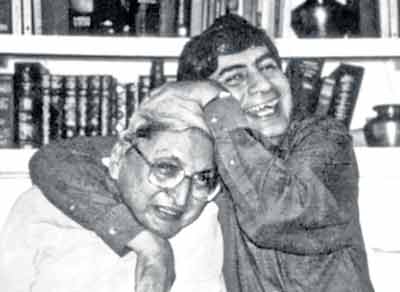 A young Vinod Mehta with Busybee. Courtesy: 'Editor Unplugged: Media, Magnates, Netas and Me', by Vinod Mehta, Penguin India. A young Vinod Mehta with Busybee. Courtesy: 'Editor Unplugged: Media, Magnates, Netas and Me', by Vinod Mehta, Penguin India.