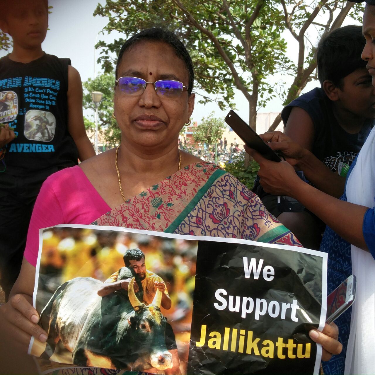 R Shanti holds up a sign in support of jallikattu. R Shanti holds up a sign in support of jallikattu.