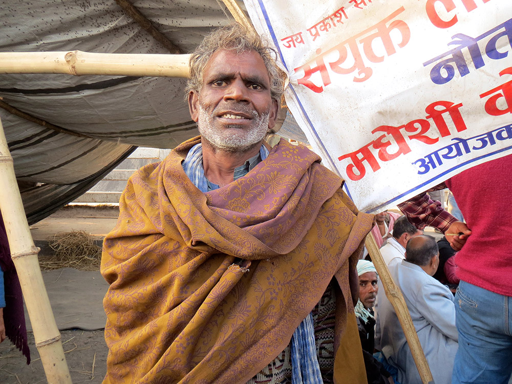 Dhola Sah, a farmer from Sisaniya village, has been protesting on the Maitreyi bridge since 115 days. Photo: Anumeha Yadav Dhola Sah, a farmer from Sisaniya village, has been protesting on the Maitreyi bridge since 115 days. Photo: Anumeha Yadav