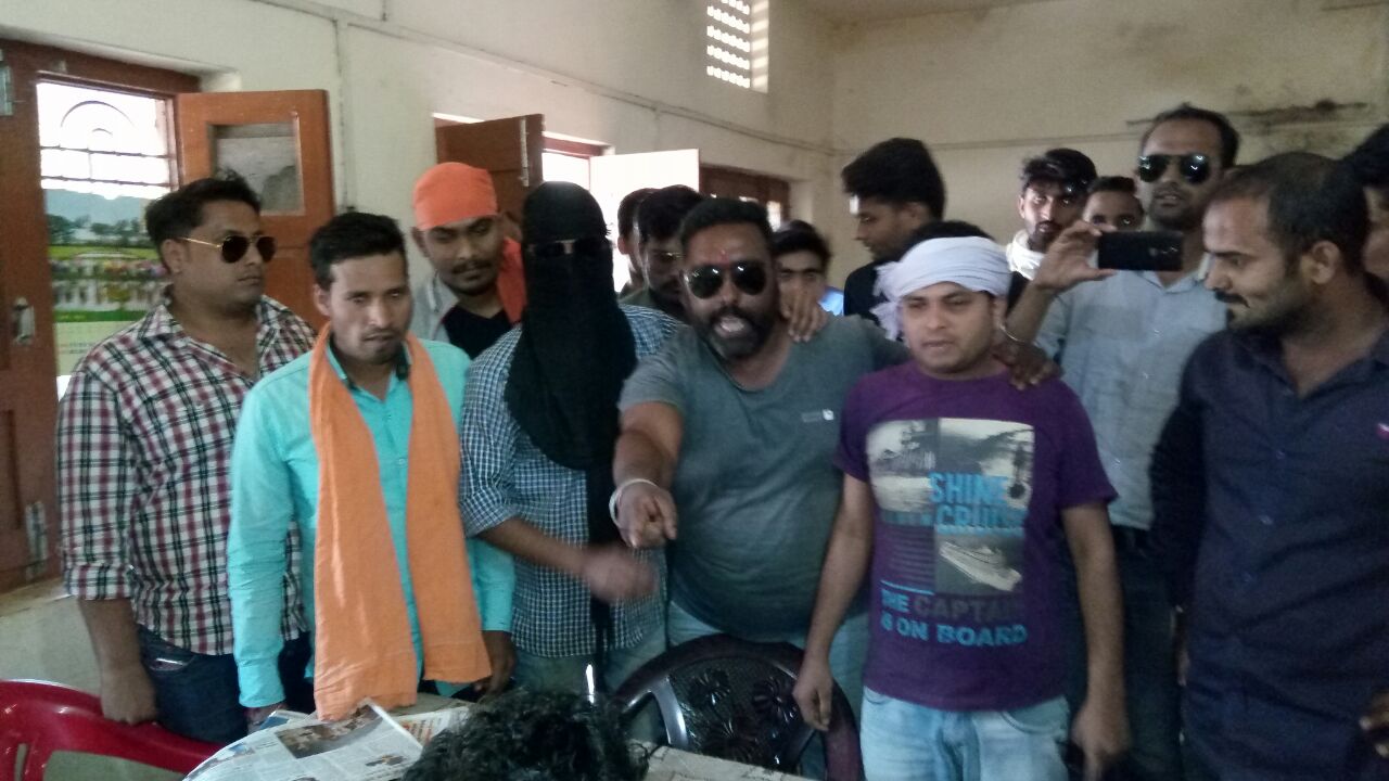 Civil vigilantes threaten CPI member Manish Kunjam. Civil vigilantes threaten CPI member Manish Kunjam.