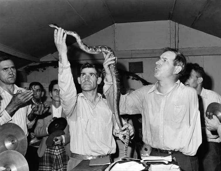 Handling serpents at the Pentecostal Church of God, Kentucky 1946. Courtesy Russell Lee. Handling serpents at the Pentecostal Church of God, Kentucky 1946. Courtesy Russell Lee.