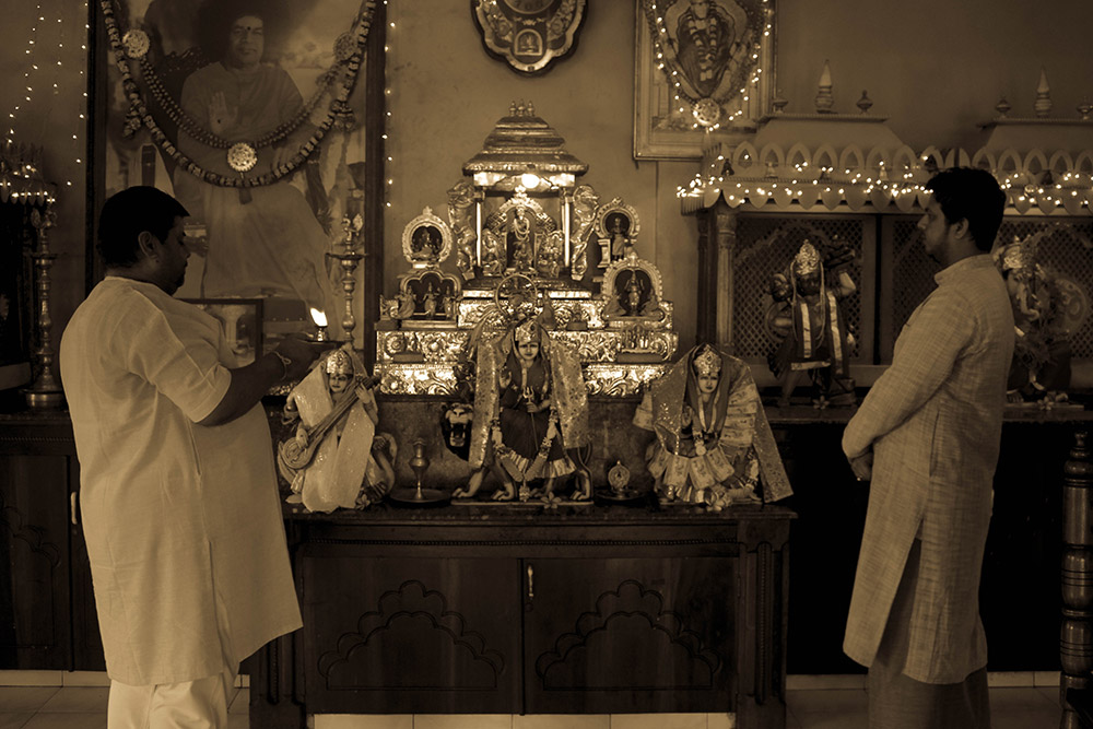 Priests conducting a pooja at the temple. Photo credit: Aisha Nazim Priests conducting a pooja at the temple. Photo credit: Aisha Nazim