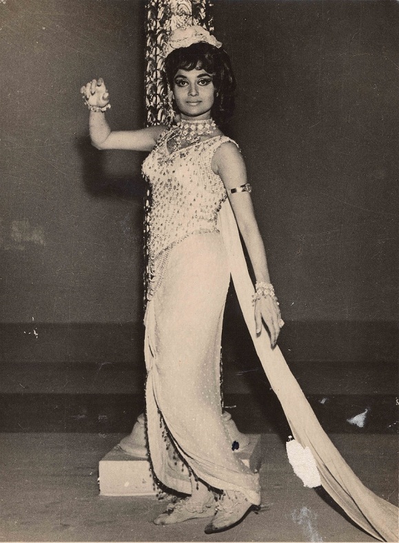 Asha Parekh in a dance sequence in Sajan (1969). Courtesy Asha Parekh The Hit Girl/Om Books International. Asha Parekh in a dance sequence in Sajan (1969). Courtesy Asha Parekh The Hit Girl/Om Books International.