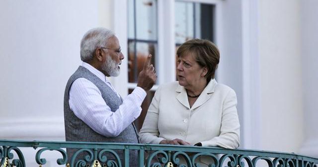 जर्मन चांसलर अंगेला मेर्कल के साथ प्रधानमंत्री मोदी जर्मन चांसलर अंगेला मेर्कल के साथ प्रधानमंत्री मोदी