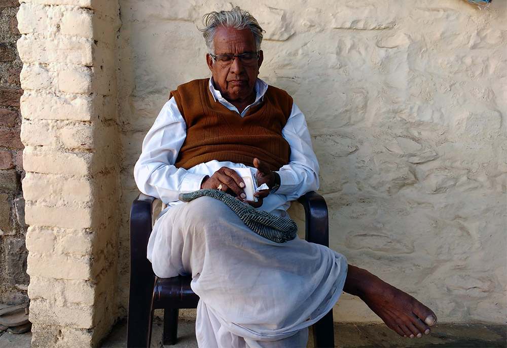 Biharilal Mandhane at his home in Gategaon. Credit: Mridula Chari Biharilal Mandhane at his home in Gategaon. Credit: Mridula Chari