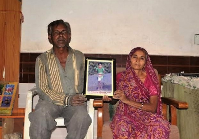 Jaiprakash, 11, a thalassemic patient since he was a year old, died from HIV-AIDS after infected blood was transfused into him at the government-run Junagadh Civil Hospital in Gujarat five years ago. His parents hold up his picture. Jaiprakash, 11, a thalassemic patient since he was a year old, died from HIV-AIDS after infected blood was transfused into him at the government-run Junagadh Civil Hospital in Gujarat five years ago. His parents hold up his picture.