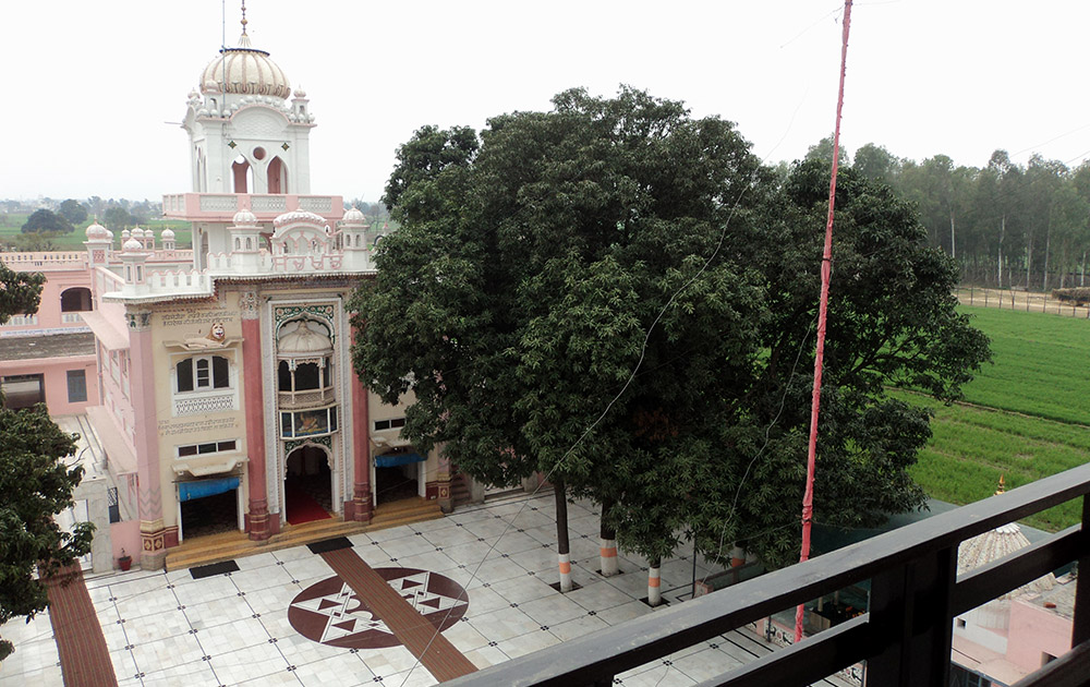 Dera Sachkhand Ballan in Jalandhar, Punjab. Photo credit: Santosh Kumar Singh Dera Sachkhand Ballan in Jalandhar, Punjab. Photo credit: Santosh Kumar Singh