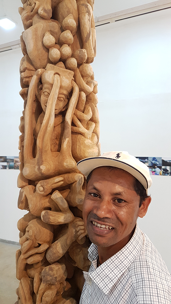 Rajkumar with his sculpture Rajkumar with his sculpture