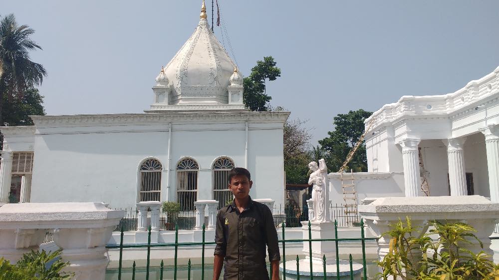 Harihar Das outside Jagat Seth's Jain temple Harihar Das outside Jagat Seth's Jain temple