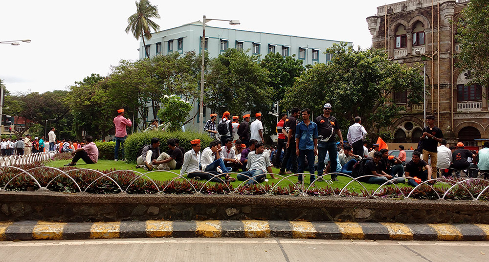 Protestors lounged in traffic islands and parks in south Mumbai while waiting for the main body of the rally to reach Azad Maidan. Photo: Mridula Chari Protestors lounged in traffic islands and parks in south Mumbai while waiting for the main body of the rally to reach Azad Maidan. Photo: Mridula Chari