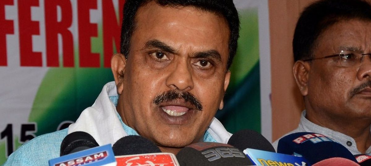 Mumbai: Maharashtra Navnirman Sena leader injured in clash with hawkers outside Malad station