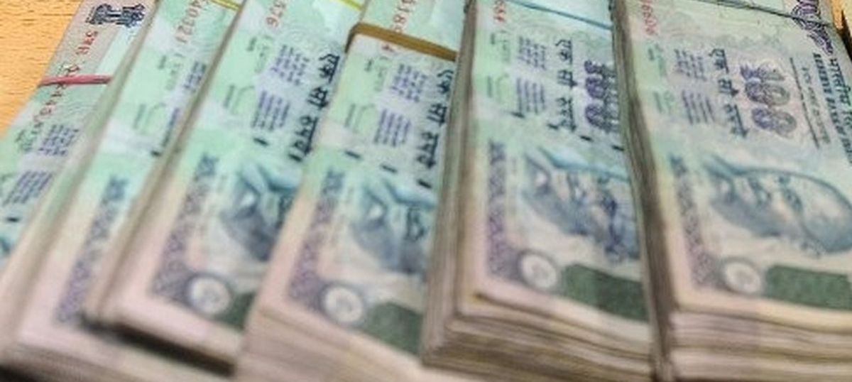 The business wrap: Rs 60 crore found in 20 fake accounts at Axis Bank, and six other top stories